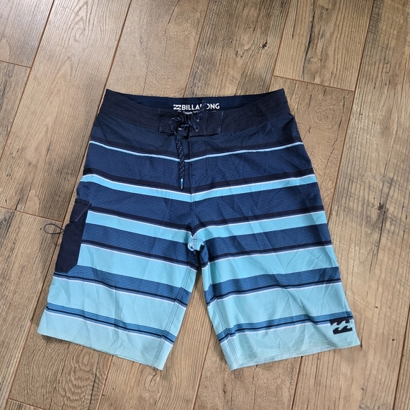 Billabong Platinum X All Day Boys Youth Size 27 Blue Striped Swim Shorts, - Picture 1 of 10